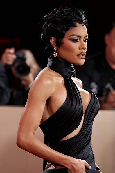 闪耀第83届金球奖红毯开元棋牌天然钻石珠宝(图2)